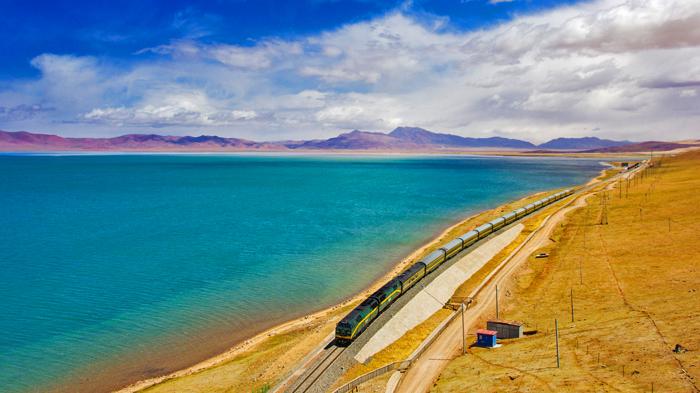 Z8991 Tibet Train Scenic View of Cuona Lake