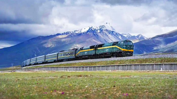 Z8991 Tibet Train Crossing Kunlun Pass