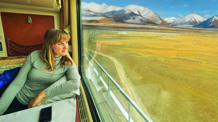 Winter scenery along the Qinghai-Tibet Railway