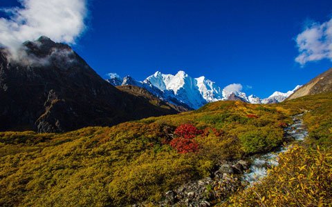 Everest Trek: Trekking Routes along The Gama Valley