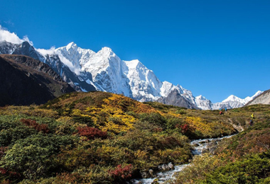Start the trekking through the Gama Valley on the eastern slope of  Mt.Everest in Tibet