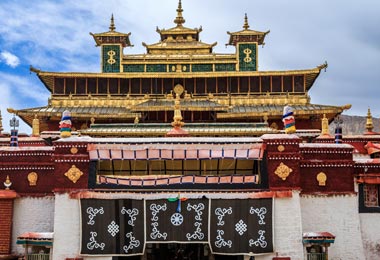 Exploring Samye Monastery in Tsedang