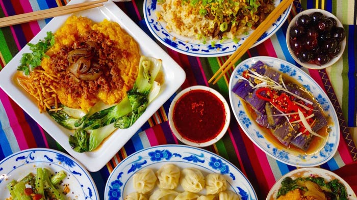 Traditional Tibetan cuisine and spicy Sichuan cuisine in Lhoka