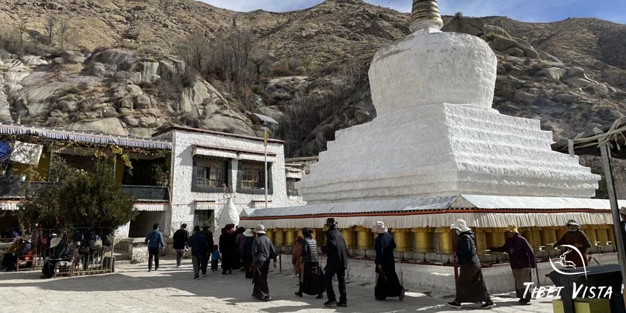 local Tibetans pilgrimages in Sera Monastery