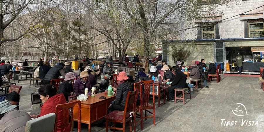 Local Tibetans in winter of Lhasa