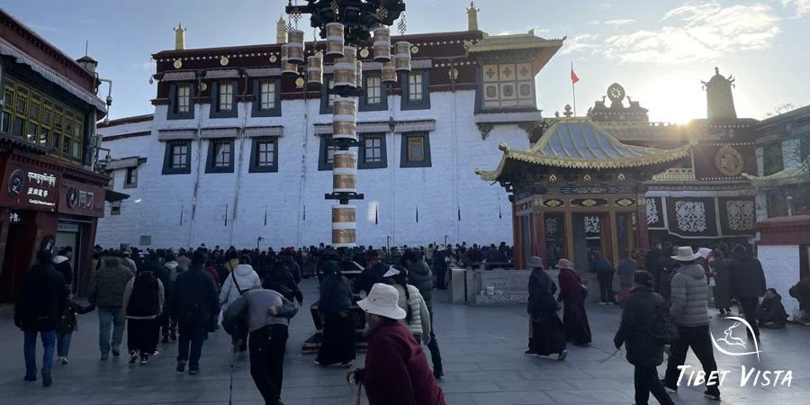 Local Tibetans kora in Jokhang Temple