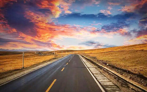 Overland Journey Along the Qinghai-Tibet Highway: Stunning Views from Xining to Lhasa