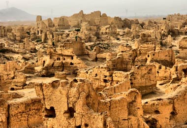 The ancient city of Jiaohe, with a history of 2300 years, is the largest, oldest and best-preserved earthen city in the world.