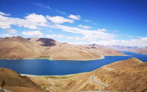 Ultimate Travel Guide to Yamdrok Lake in Tibet