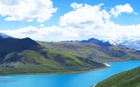 Yamdrok Lake in Shannan, Tibet